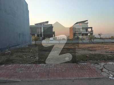 Bahria Town Phase 8 , Sector L , 5 marla Blvd , all dues clear plot For sale  solid land plot