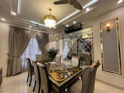 بحریہ ٹاؤن جاسمین بلاک بحریہ ٹاؤن سیکٹر سی,بحریہ ٹاؤن,لاہور میں 5 کمروں کا 10 مرلہ مکان 2.2 لاکھ میں کرایہ پر دستیاب ہے۔