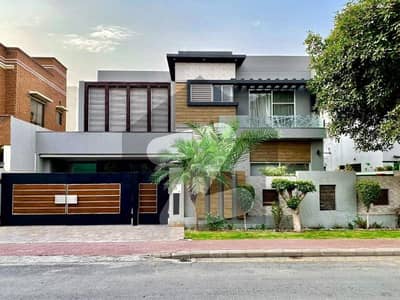 Vip 1 Kanal Slightly Used Owner Bulid House Available For Sale In Bahria Town Lahore