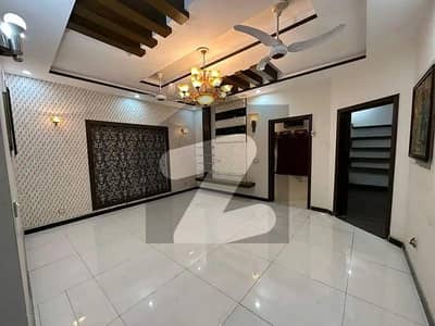 Vip 10 Marla Luxury Non Furnished Lower Portion Available For Rent In Bahria Town Lahore