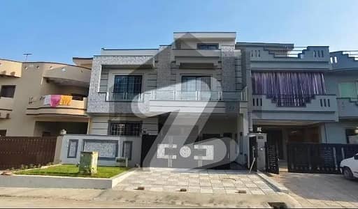 جی ۔ 13 اسلام آباد میں 6 کمروں کا 10 مرلہ مکان 8.7 کروڑ میں برائے فروخت۔