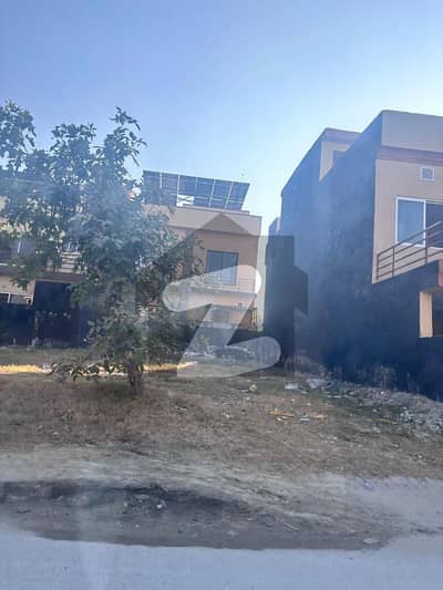 بحریہ ٹاؤن فیز 8 ۔ بلاک ڈی بحریہ ٹاؤن فیز 8,بحریہ ٹاؤن راولپنڈی,راولپنڈی میں 10 مرلہ رہائشی پلاٹ 1.6 کروڑ میں برائے فروخت۔