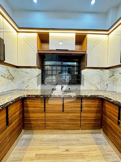 Tipu Sultan Society Brand New 4 Bedrooms Drawing and Dining room Area : 600,yards (Portion Available For Rent)