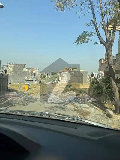 بحریہ گرینز۔ اوورسیز انکلیو - سیکٹر 5 بحریہ گرینز۔ اوورسیز انکلیو,بحریہ ٹاؤن فیز 8,بحریہ ٹاؤن راولپنڈی,راولپنڈی میں 10 مرلہ رہائشی پلاٹ 1.7 کروڑ میں برائے فروخت۔