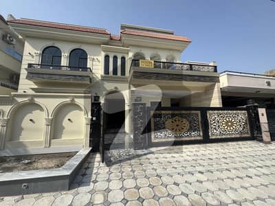 سوان گارڈن ۔ بلاک ایف سوان گارڈن,اسلام آباد میں 6 کمروں کا 1 کنال مکان 7.25 کروڑ میں برائے فروخت۔