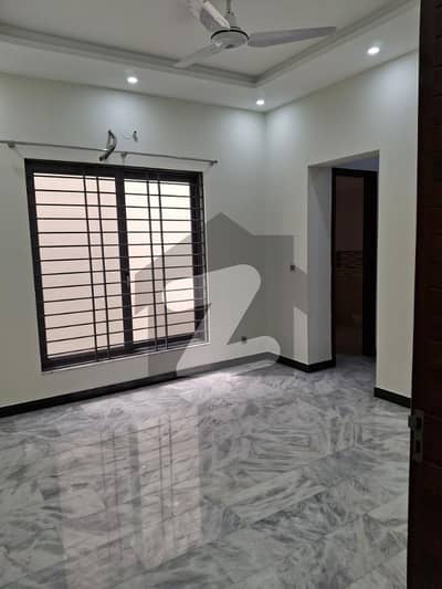 9 Marla Beautiful House at excellent location having 4Bedrooms Attach bathrooms DD