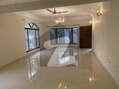 ایف ۔ 8 اسلام آباد میں 6 کمروں کا 1 کنال مکان 25.0 کروڑ میں برائے فروخت۔