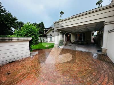 ایف ۔ 6 اسلام آباد میں 9 کمروں کا 2 کنال مکان 11.0 ارب میں برائے فروخت۔