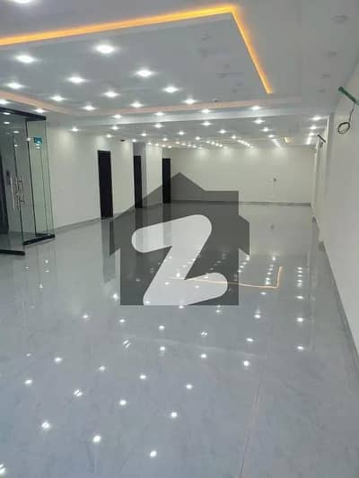 ڈی ایچ اے فیز 8 - کمرشل براڈوے ڈی ایچ اے فیز 8,ڈیفنس (ڈی ایچ اے),لاہور میں 4 مرلہ دفتر 60.0 ہزار میں کرایہ پر دستیاب ہے۔