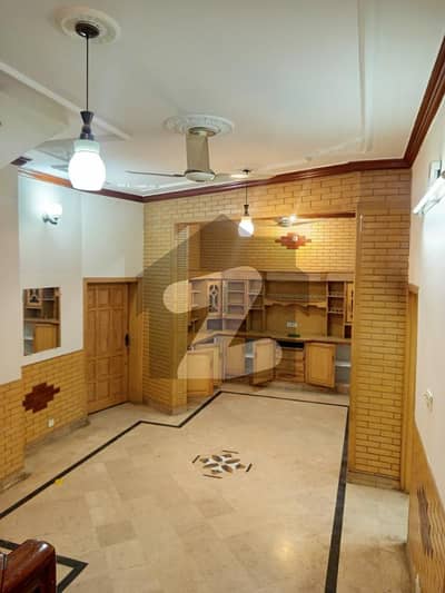 جی ۔ 11/1 جی ۔ 11,اسلام آباد میں 2 کمروں کا 7 مرلہ بالائی پورشن 1.1 لاکھ میں کرایہ پر دستیاب ہے۔