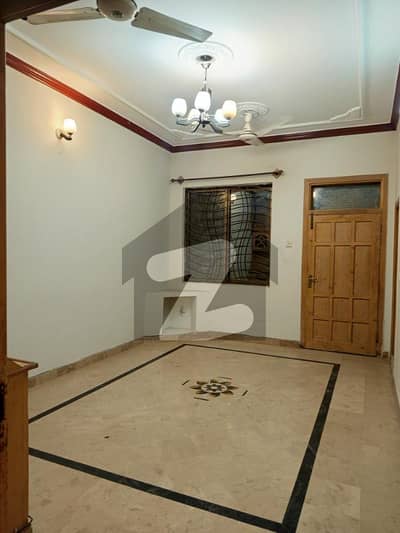 G-11/1 Size 30x60 Upper Portion 2 Bed 3bath Drawing Tv Lounge Study Room Kitchen