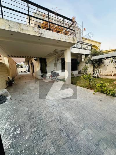 ایف ۔ 7 اسلام آباد میں 5 کمروں کا 1 کنال مکان 7.0 لاکھ میں کرایہ پر دستیاب ہے۔