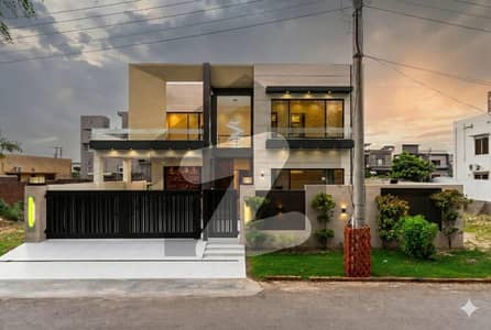 لیک سٹی میڈوز لاہور میں 5 کمروں کا 1 کنال مکان 7.95 کروڑ میں برائے فروخت۔