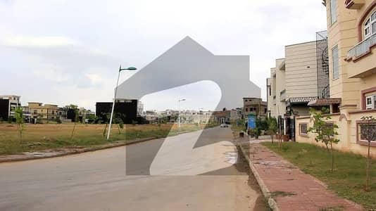 بحریہ ٹاؤن فیز 8 ۔ بلاک بی بحریہ ٹاؤن فیز 8,بحریہ ٹاؤن راولپنڈی,راولپنڈی میں 10 مرلہ رہائشی پلاٹ 1.2 کروڑ میں برائے فروخت۔