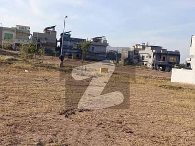 بحریہ ٹاؤن فیز 8 ۔ ایڈن لیک ویو بلاک بحریہ ٹاؤن فیز 8,بحریہ ٹاؤن راولپنڈی,راولپنڈی میں 10 مرلہ رہائشی پلاٹ 1.5 کروڑ میں برائے فروخت۔