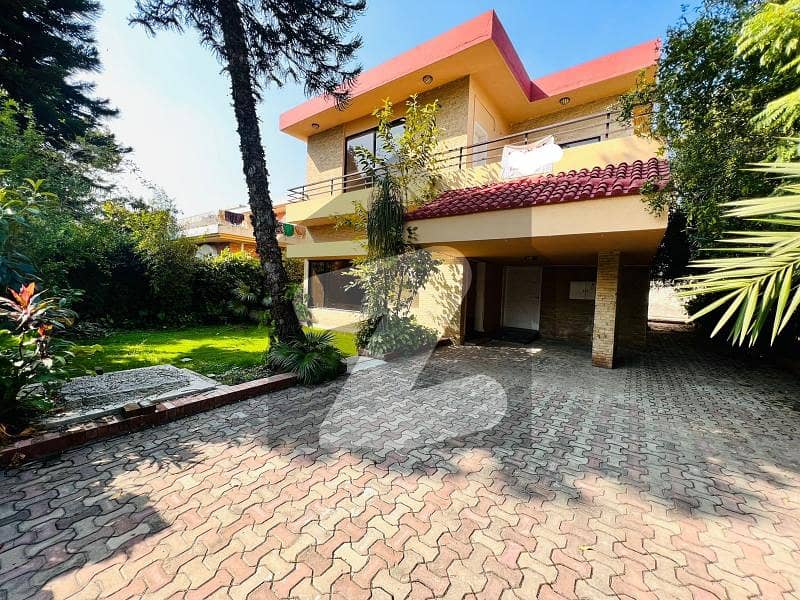 Prime Location Beautiful Lawn House Available For Rent Prime Location Beautiful Lawn House Available For Rent