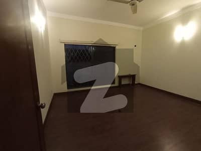 ڈی ایچ اے فیز 3 - بلاک ایکس فیز 3,ڈیفنس (ڈی ایچ اے),لاہور میں 2 کمروں کا 1 کنال زیریں پورشن 1.6 لاکھ میں کرایہ پر دستیاب ہے۔