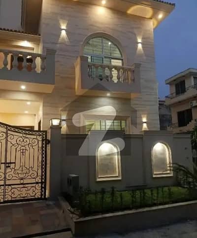 جی ۔ 11 اسلام آباد میں 5 کمروں کا 8 مرلہ مکان 8.75 کروڑ میں برائے فروخت۔