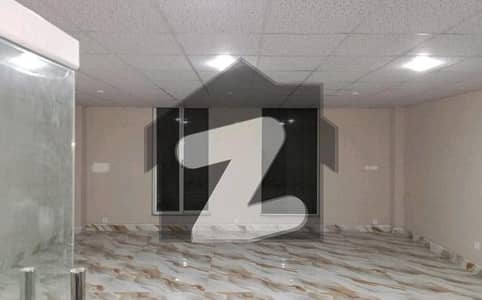 ڈی گراؤنڈ فیصل آباد میں 1 کمرے کا 2 کنال دفتر 10.0 لاکھ میں کرایہ پر دستیاب ہے۔