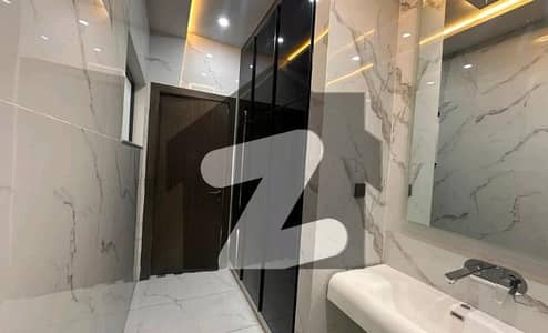 کینال روڈ فیصل آباد میں 5 کمروں کا 7 مرلہ مکان 4.2 کروڑ میں برائے فروخت۔