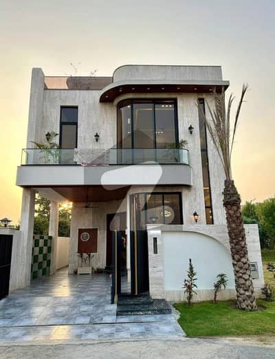 5 MARLA BRAND NEW MODREN LUXRY HOUSE FOR SALE NEAR TO PARK VERY REASNOBLE DEEL IN DHA PHASE 9 TOWN
