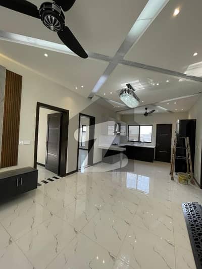 ٹاپ سٹی 1 اسلام آباد میں 5 کمروں کا 10 مرلہ مکان 4.25 کروڑ میں برائے فروخت۔