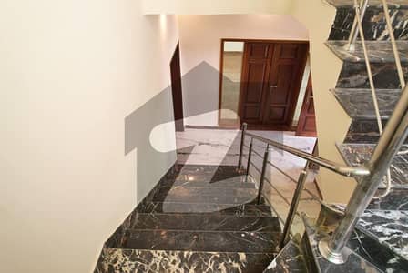 عسکری 5 ملیر کنٹونمنٹ,کینٹ,کراچی میں 6 کمروں کا 1 کنال مکان 2.0 لاکھ میں کرایہ پر دستیاب ہے۔