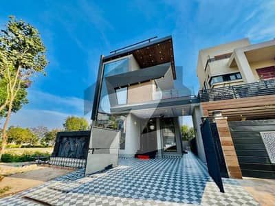 لیک سٹی ۔ سیکٹر ایم ۔ 2اے لیک سٹی,رائیونڈ روڈ,لاہور میں 6 کمروں کا 10 مرلہ مکان 5.9 کروڑ میں برائے فروخت۔