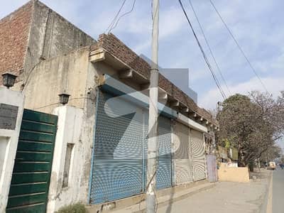 1 Kanal Life Time LDA Commercial Building For Sale Out Class Location College Road