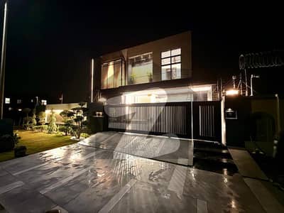 ڈی ایچ اے فیز 7 - بلاک زیڈ ڈی ایچ اے فیز 7,ڈیفنس (ڈی ایچ اے),لاہور میں 5 کمروں کا 1 کنال مکان 12.9 کروڑ میں برائے فروخت۔