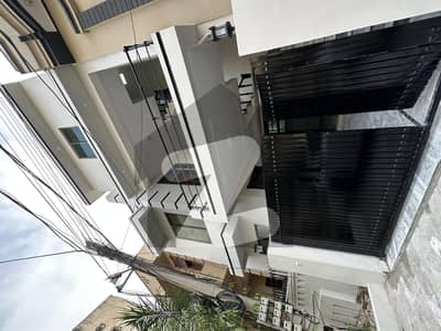 Double unit house renovated 4 beds