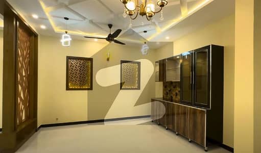 جی ۔ 13 اسلام آباد میں 8 کمروں کا 10 مرلہ مکان 8.5 کروڑ میں برائے فروخت۔