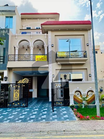 ڈریم گارڈنز ڈیفینس روڈ,لاہور میں 4 کمروں کا 5 مرلہ مکان 2.55 کروڑ میں برائے فروخت۔