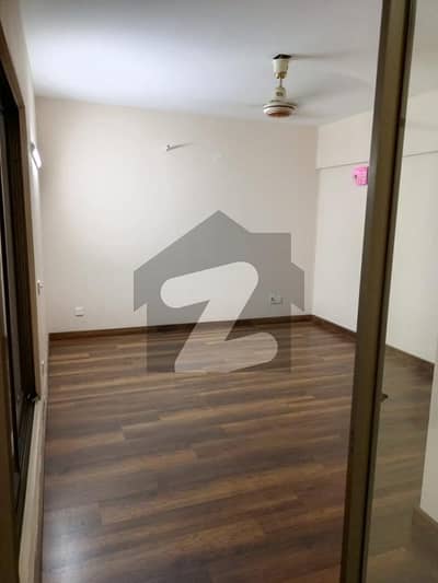 کلفٹن ۔ بلاک 8 کلفٹن,کراچی میں 3 کمروں کا 8 مرلہ فلیٹ 1.4 لاکھ میں کرایہ پر دستیاب ہے۔