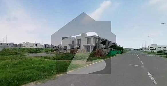ڈی ایچ اے فیز 8 - بلاک وی فیز 8,ڈیفنس (ڈی ایچ اے),لاہور میں 1 کنال رہائشی پلاٹ 4.25 کروڑ میں برائے فروخت۔