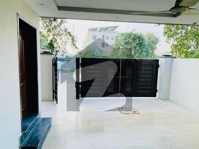 8 MARLA MODERN HOUSE FOR SALE IN DHA 9 TOWN