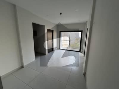 ڈی ایچ اے فیز 8 ڈی ایچ اے ڈیفینس,کراچی میں 3 کمروں کا 7 مرلہ فلیٹ 1.8 لاکھ میں کرایہ پر دستیاب ہے۔