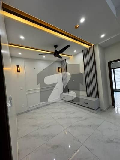 ڈی ایچ اے 11 رہبر فیز 2 ڈی ایچ اے 11 رہبر,لاہور میں 3 کمروں کا 5 مرلہ مکان 1.5 لاکھ میں کرایہ پر دستیاب ہے۔