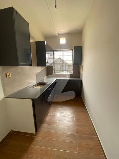 خیابان امین - بلاک پی خیابانِ امین,لاہور میں 2 کمروں کا 5 مرلہ فلیٹ 28.0 لاکھ میں برائے فروخت۔