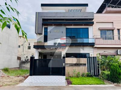 سٹی ہاؤسنگ سوسائٹی گوجرانوالہ میں 4 کمروں کا 5 مرلہ مکان 2.65 کروڑ میں برائے فروخت۔