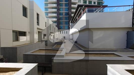 Prime Location Emaar Pearl Towers House Sized 300 Square Yards For sale