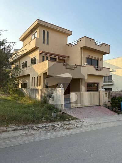 10 Marla used house available for sale