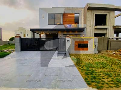 ڈی ایچ اے فیز 7 ڈیفنس (ڈی ایچ اے),لاہور میں 4 کمروں کا 10 مرلہ مکان 6.15 کروڑ میں برائے فروخت۔