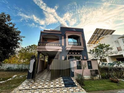 Slightly Used 5.5 Marla House In Dha 9 Town Block D