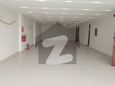 ڈی ایچ اے فیز 8 - بلاک ٹی فیز 8,ڈیفنس (ڈی ایچ اے),لاہور میں 8 مرلہ دفتر 1.35 لاکھ میں کرایہ پر دستیاب ہے۔