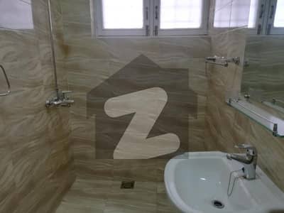 ایف ۔ 6 اسلام آباد میں 10 کمروں کا 2 کنال مکان 11.0 لاکھ میں کرایہ پر دستیاب ہے۔