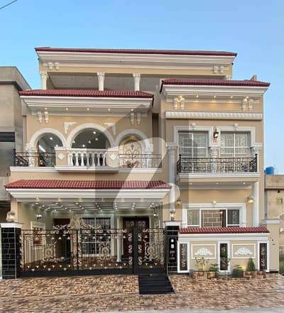 جوہر ٹاؤن فیز 2 - بلاک آر3 جوہر ٹاؤن فیز 2,جوہر ٹاؤن,لاہور میں 10 کمروں کا 1 کنال مکان 7.0 لاکھ میں کرایہ پر دستیاب ہے۔