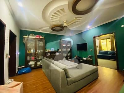 جوہر ٹاؤن فیز 2 جوہر ٹاؤن,لاہور میں 4 کمروں کا 5 مرلہ مکان 2.5 کروڑ میں برائے فروخت۔