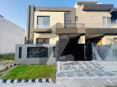 فارمانئیٹس ہاؤسنگ سکیم لاہور میں 3 کمروں کا 5 مرلہ مکان 1.5 کروڑ میں برائے فروخت۔