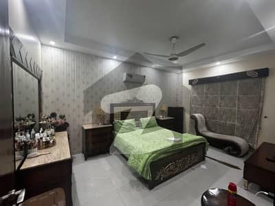 ڈی ایچ اے فیز 5 - بلاک ایل فیز 5,ڈیفنس (ڈی ایچ اے),لاہور میں 4 کمروں کا 12 مرلہ مکان 6.4 کروڑ میں برائے فروخت۔